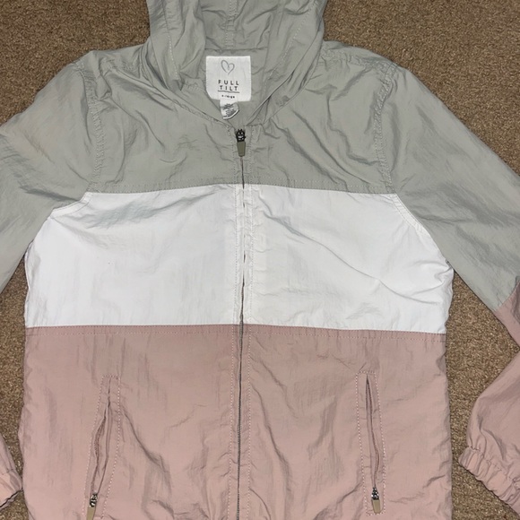 🍒6 items for $30🍒 Girls Windbreaker from Tilly’s - Picture 2 of 5